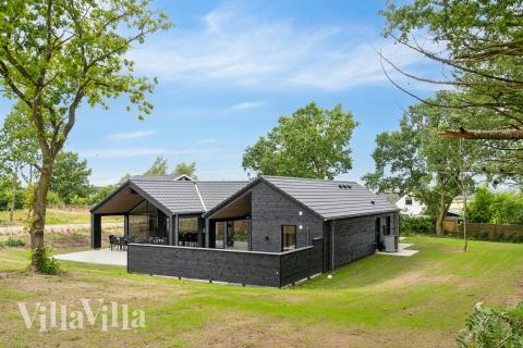 Flot sommerhus nr. 904 med god plads til op til 14 personer