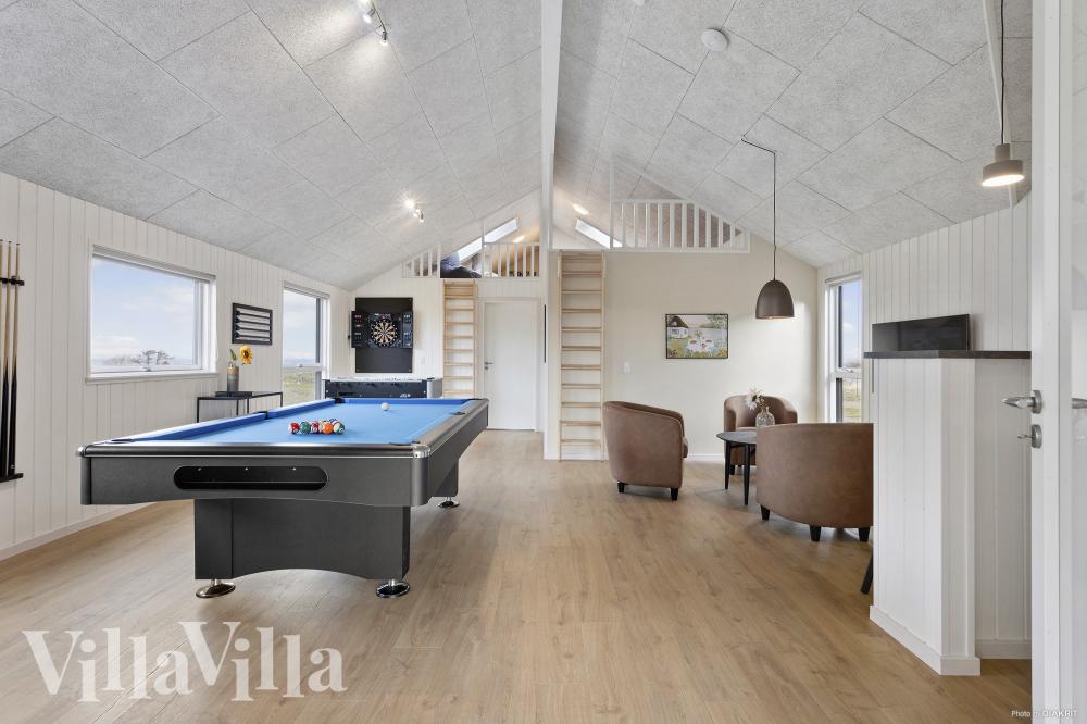 Ud over de mange timer, man kan bruge i husets pool-afdeling, så byder luksushus 916 også på billard/bordtennis og dart