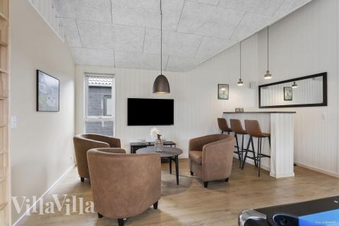 Luksushus 916 til 18 personer byder på et stort aktivitetsrum med bl.a. billard og dart