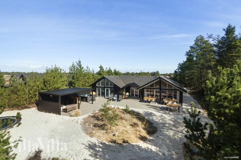 Dette skønne poolhus nr. 273 med plads til 18 personer ligger i Vestjylland