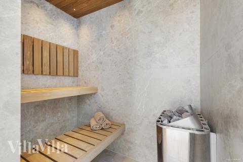 Nyd varmen i saunaen i luksushus nr. 273 til 18 personer