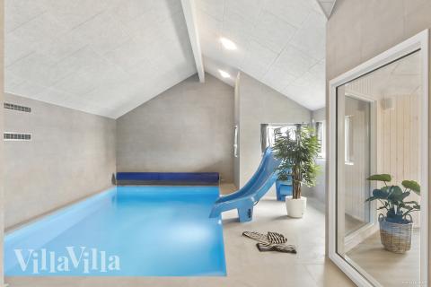 Sommerhus 914 er indrettet med en lækker poolafdeling med vandrutsjebane, dejlig stor indbygget spabad og sauna