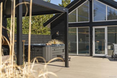 Nyd varmen i spaen i luksushus nr. 273 i Vestjylland