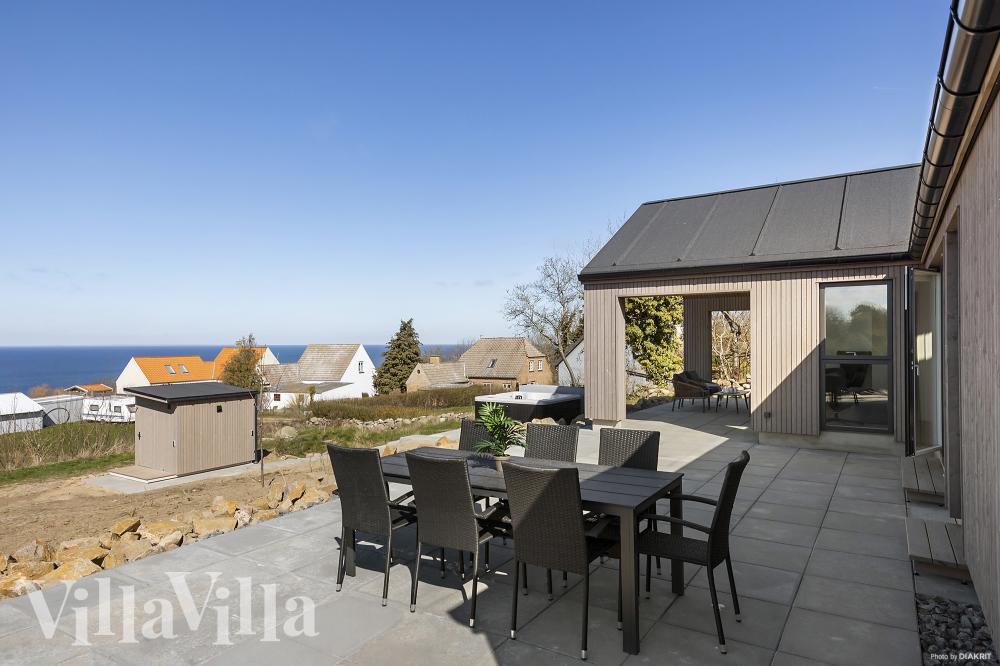 Stor terrasse ved luksushus nr. 927 i Bornholm.