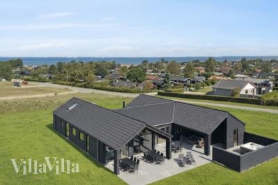Dette skønne poolhus nr. 696 med plads til 18 personer ligger i Fyn og øer