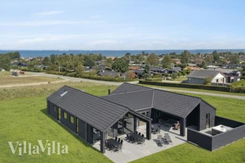 Dette skønne poolhus nr. 696 med plads til 18 personer ligger i Fyn og øer