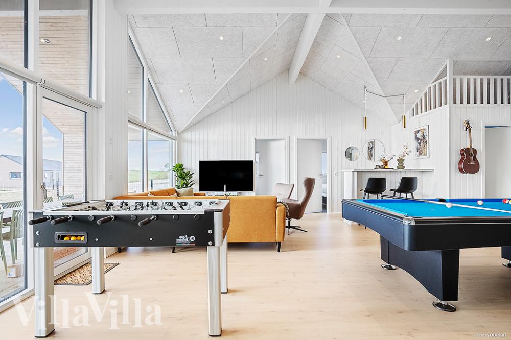 Ud over de mange timer, man kan bruge i husets pool-afdeling, så byder luksushus 959 også på billard/bordtennis og dart