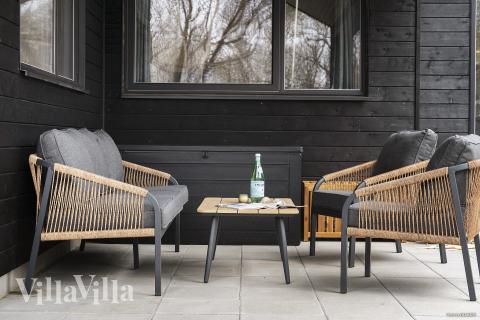 Luksushus nr. 918 har en dejlig terrasse med gode havemøbler til 18 personer.