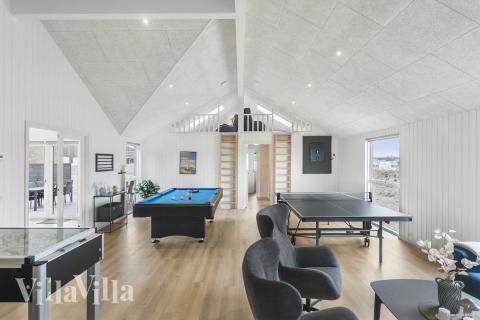 Ud over de mange timer, man kan bruge i husets pool-afdeling, så byder luksushus 913 også på billard/bordtennis og dart