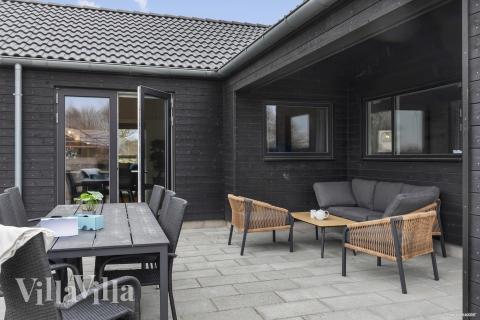 Nyd en grillaften på terrassen i luksushus nr. 913 i Lolland/Falster/Møn