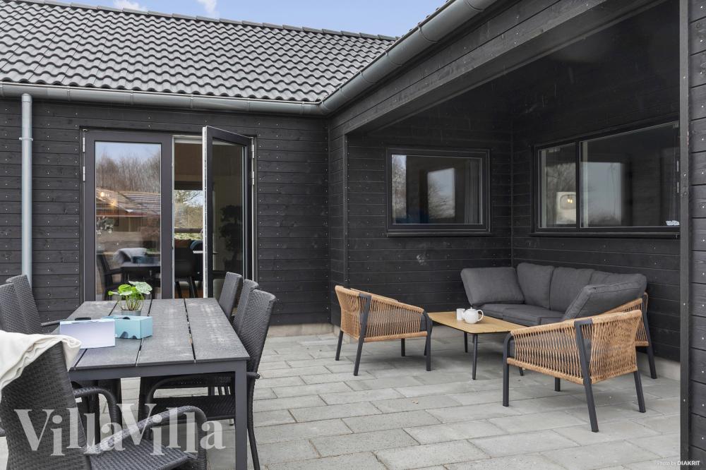 Nyd en grillaften på terrassen i luksushus nr. 913 i Lolland/Falster/Møn