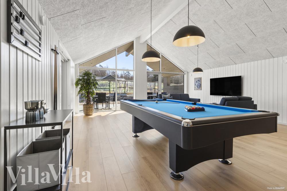Ud over de mange timer, man kan bruge i husets pool-afdeling, så byder luksushus 822 også på billard/bordtennis og dart