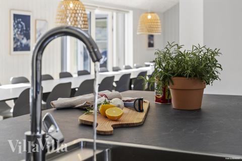 Køkkenet i luksushus nr. 822 er godt indrettet.