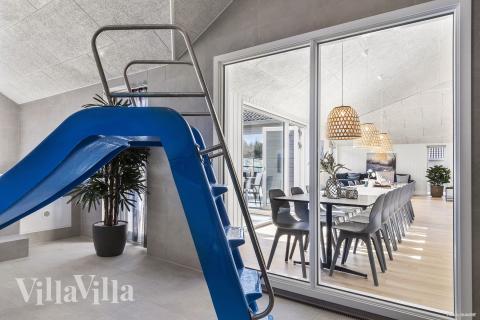 Tag en dukkert i poolen i luksushus nr. 824 i Østjylland.