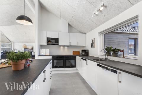 Køkkenet i luksushus nr. 824 er godt indrettet.