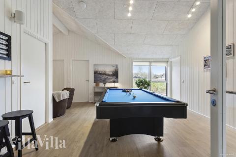 Ud over de mange timer, man kan bruge i husets pool-afdeling, så byder luksushus 919 også på billard/bordtennis og dart