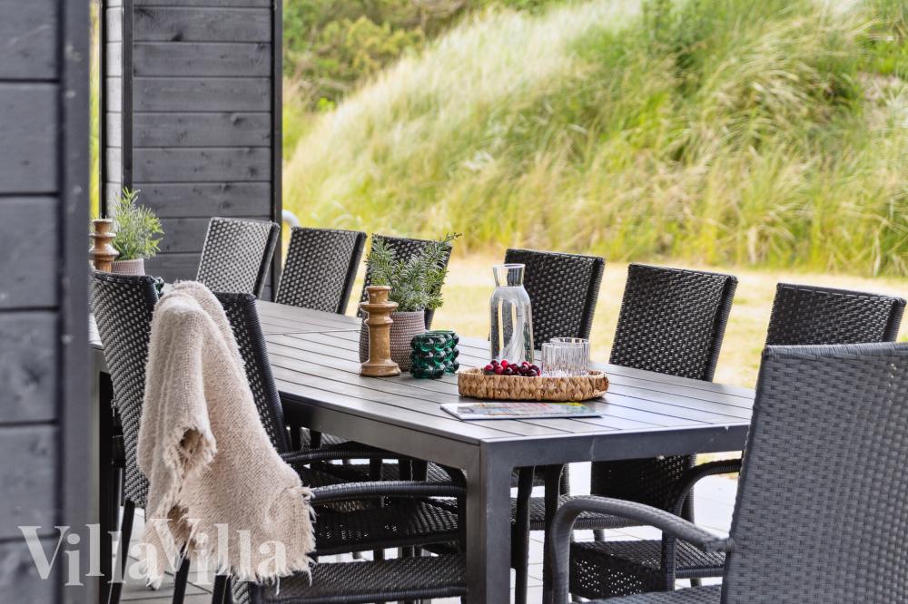 Luksushus nr. 959 har en dejlig terrasse med gode havemøbler til 26 personer.