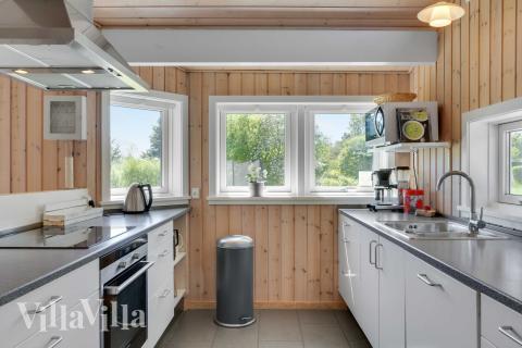 Køkkenet i luksushus nr. 963 er udstyrret, så I let kan lave mad til 10 personer.
