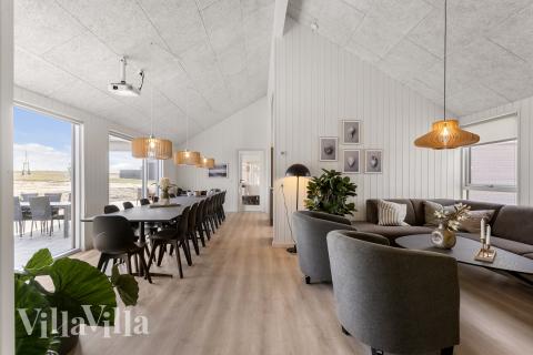 Det store lyse opholdrum i luksushus nr. 917 til 20.