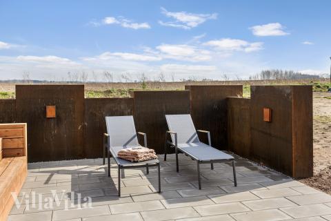 Luksushus nr. 917 har en dejlig terrasse med gode havemøbler til 20 personer.
