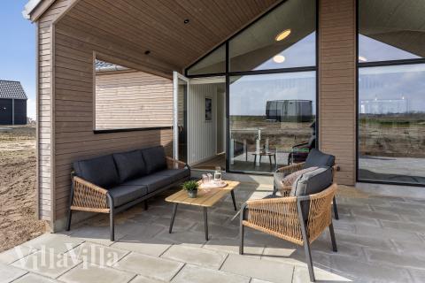 Nyd en grillaften på terrassen i luksushus nr. 917 i Fyn og øer