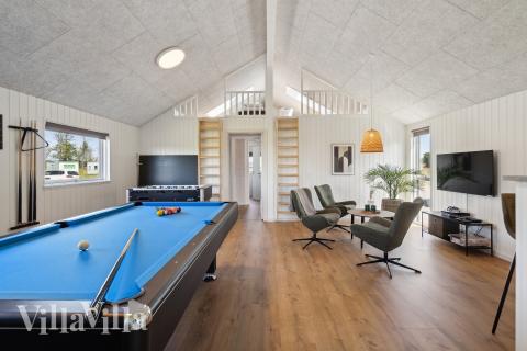 Ud over de mange timer, man kan bruge i husets pool-afdeling, så byder luksushus 957 også på billard/bordtennis og dart