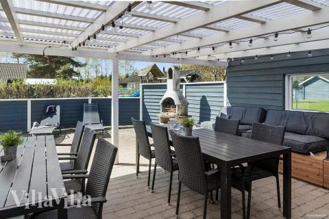 Luksushus nr. 956 har en dejlig terrasse med gode havemøbler til 12 personer.