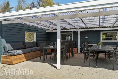 Nyd en grillaften på terrassen i luksushus nr. 956 i Lolland/Falster/Møn