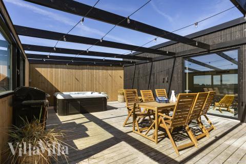 Luksushus nr. 965 har en dejlig terrasse med gode havemøbler til 12 personer.
