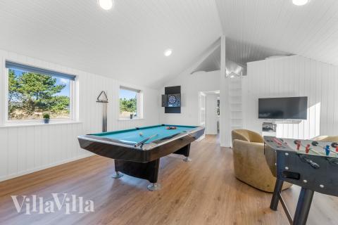Ud over de mange timer, man kan bruge i husets pool-afdeling, så byder luksushus 332 også på billard/bordtennis og dart