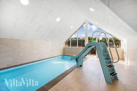 Den lækre pool i luksushuse nr. 332 til 20 personer