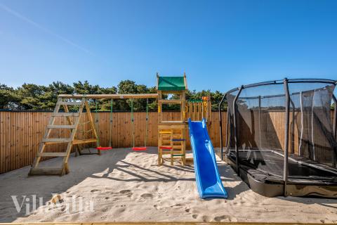 Ud over de mange timer, man kan bruge i husets pool-afdeling, så byder luksushus 332 også på mange udendørs aktiviteter
