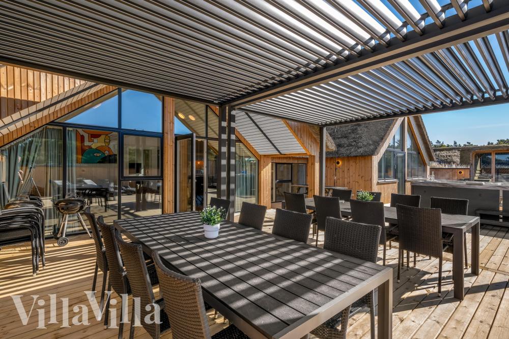 Nyd en grillaften på terrassen i luksushus nr. 332 i Vestjylland