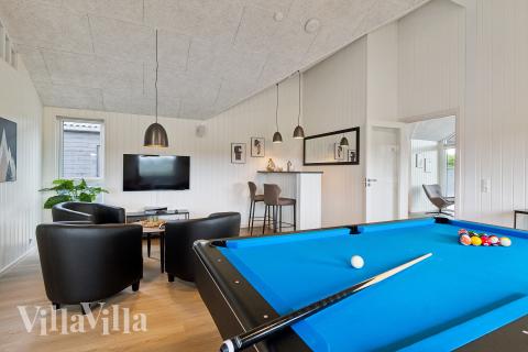 Luksushus 960 til 18 personer byder på et stort aktivitetsrum med bl.a. billard og dart
