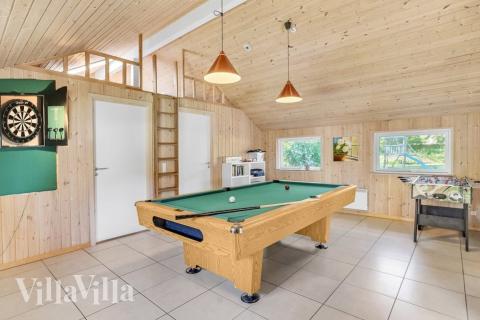 Ud over de mange timer, man kan bruge i husets pool-afdeling, så byder luksushus 159 også på billard/bordtennis og dart