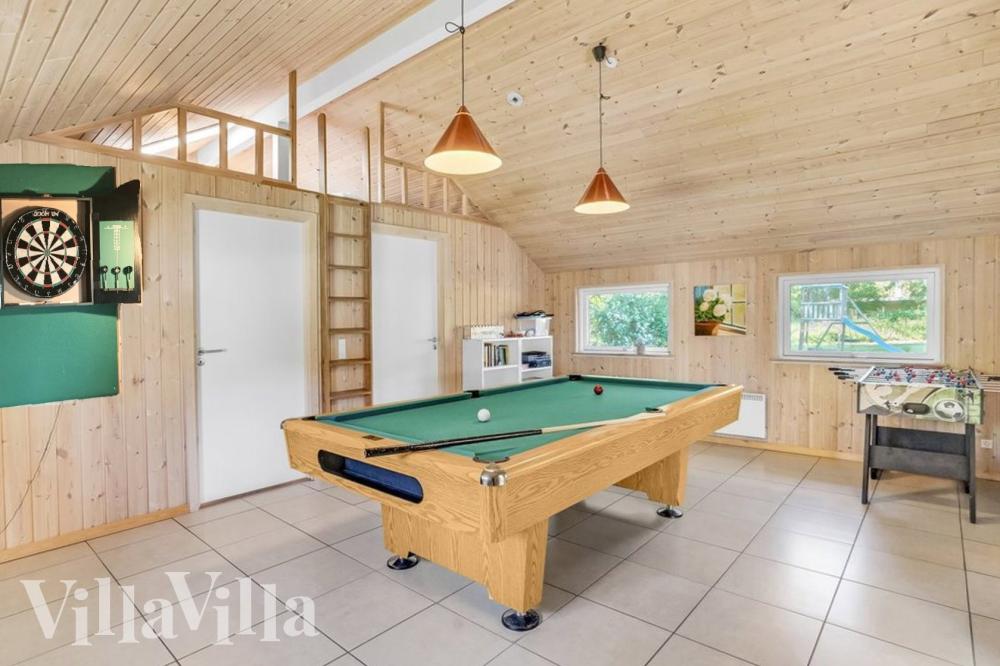Ud over de mange timer, man kan bruge i husets pool-afdeling, så byder luksushus 159 også på billard/bordtennis og dart