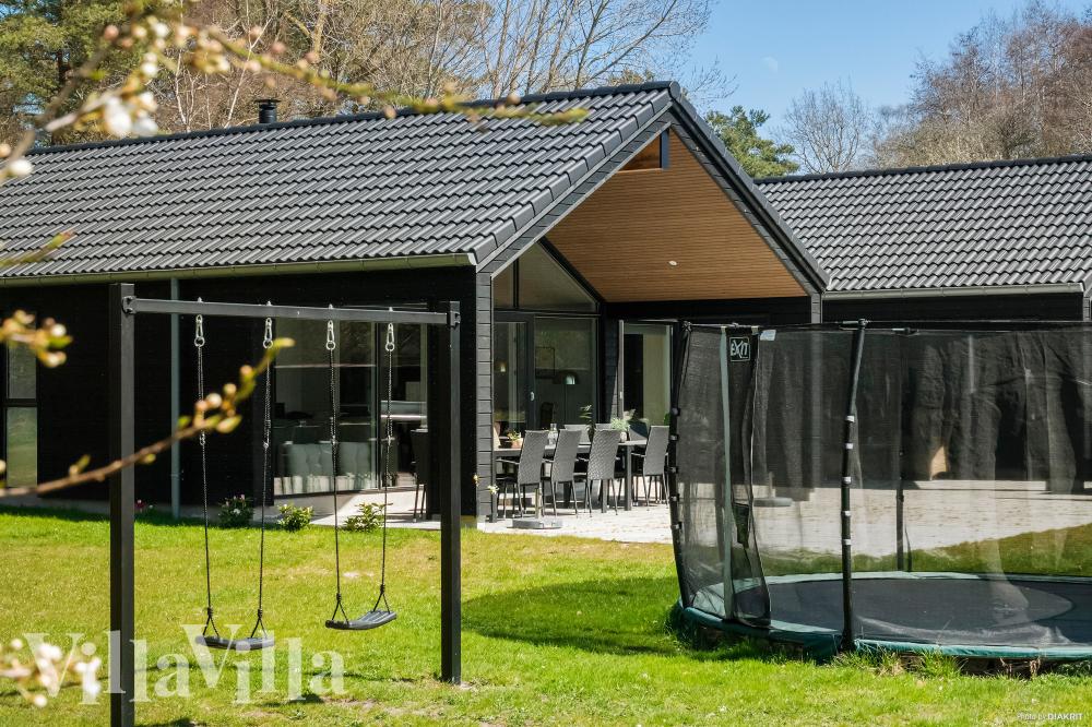 Dette skønne poolhus nr. 621 med plads til 16 personer ligger i Bornholm