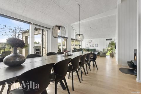 Opholdsrum med plads til 16 i luksushus nr. 560.
