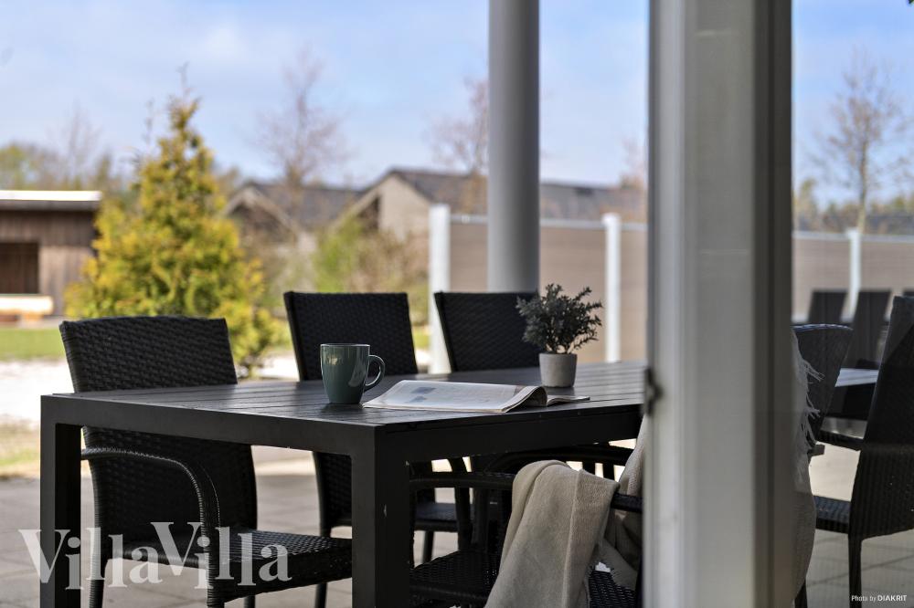 Luksushus nr. 484 har en dejlig terrasse med gode havemøbler til 18 personer.