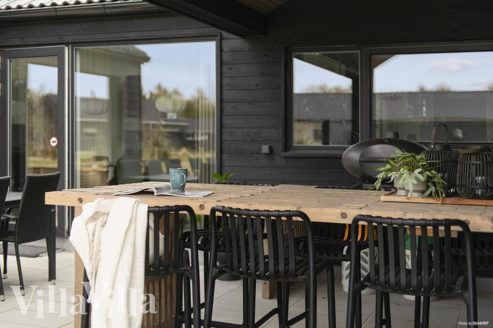 Luksushus nr. 698 har en dejlig terrasse med gode havemøbler til 14 personer.