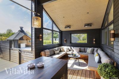 Luksushus nr. 931 har en dejlig terrasse med gode havemøbler til 14 personer.