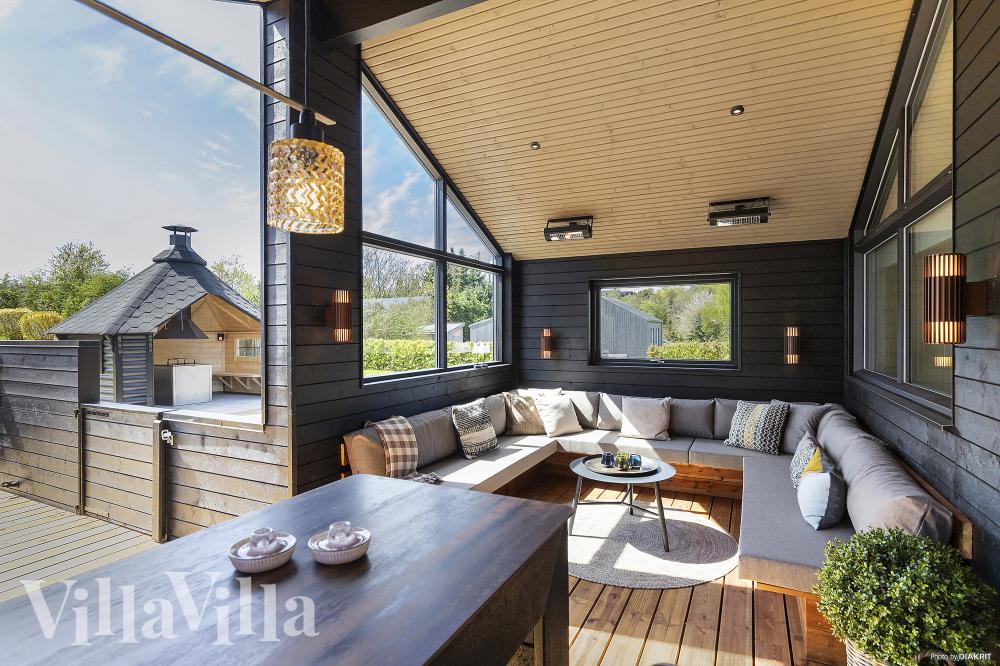 Luksushus nr. 931 har en dejlig terrasse med gode havemøbler til 14 personer.