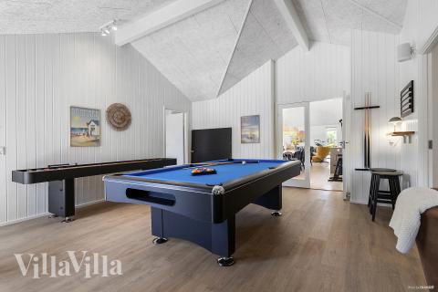 Ud over de mange timer, man kan bruge i husets pool-afdeling, så byder luksushus 931 også på billard/bordtennis og dart