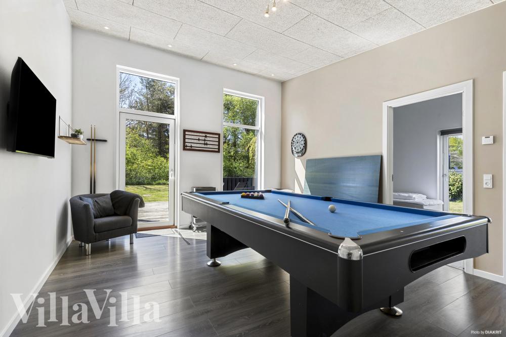 Ud over de mange timer, man kan bruge i husets pool-afdeling, så byder luksushus 946 også på billard/bordtennis og dart