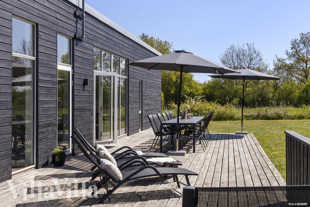 Nyd en grillaften på terrassen i luksushus nr. 946 i Østjylland