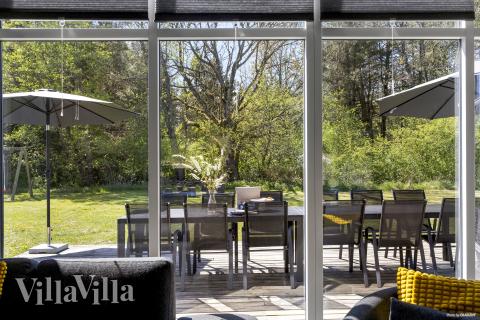 Luksushus nr. 946 har en dejlig terrasse med gode havemøbler til 12 personer.