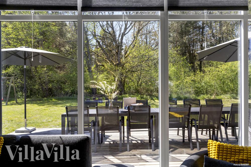 Luksushus nr. 946 har en dejlig terrasse med gode havemøbler til 12 personer.