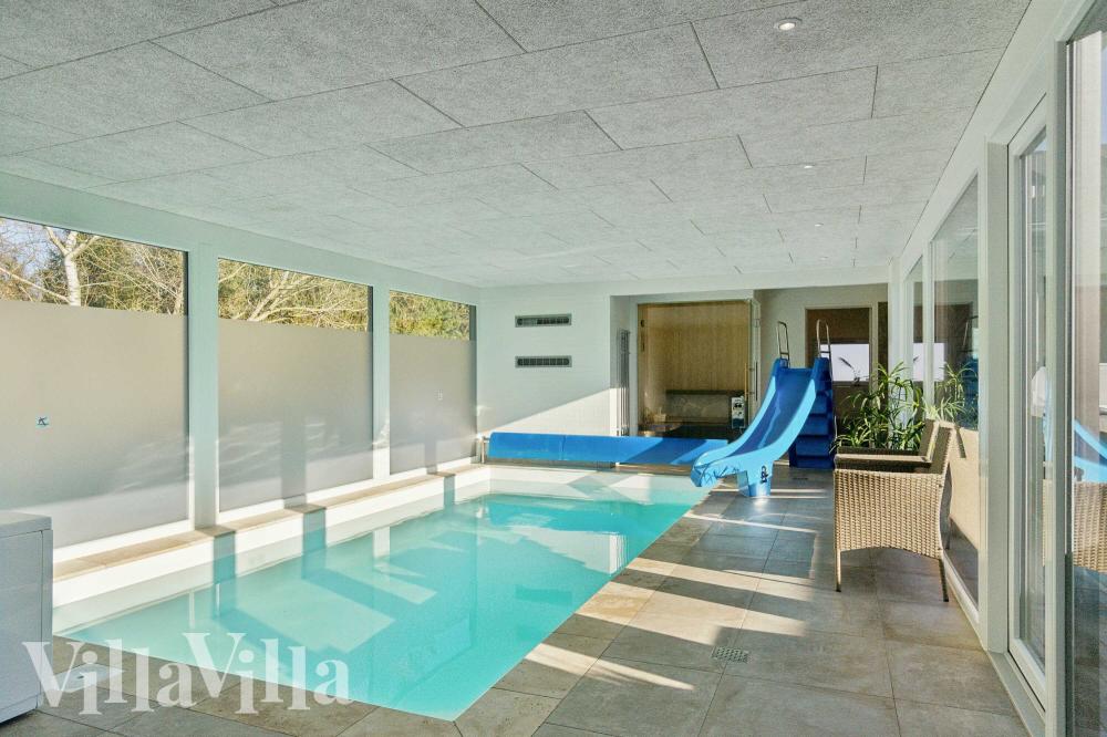 Den lækre pool i luksushuse nr. 967 til 22 personer