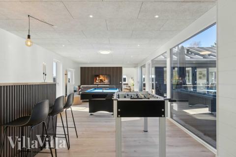Ud over de mange timer, man kan bruge i husets pool-afdeling, så byder luksushus 967 også på billard/bordtennis og dart