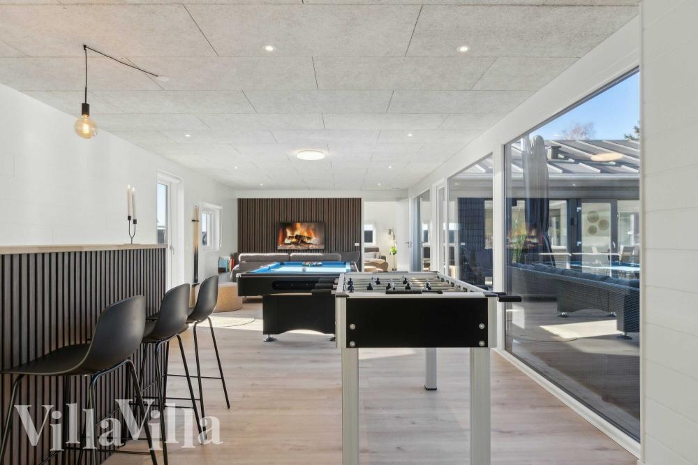 Ud over de mange timer, man kan bruge i husets pool-afdeling, så byder luksushus 967 også på billard/bordtennis og dart